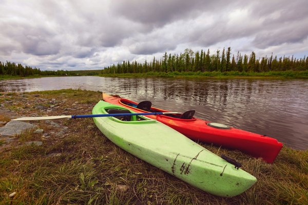 Les meilleurs kayaks rigides adaptés pour naviguer en rivière