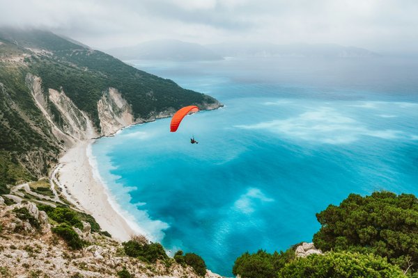Parapente à annecy : sensations vertigineuses au-dessus des alpes